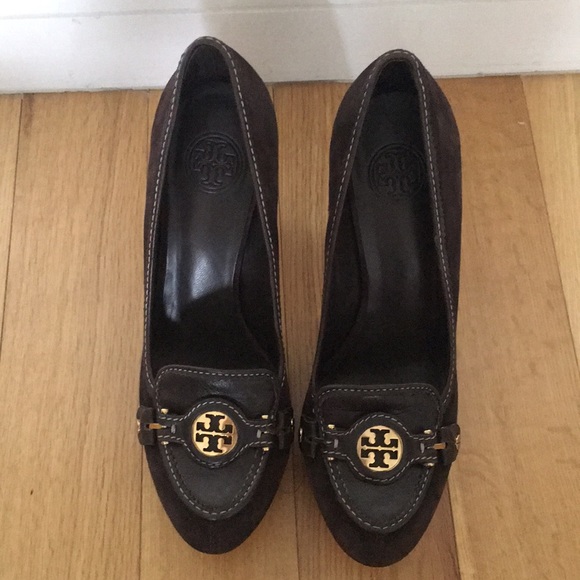 Tory Burch Shoes - ✨Like New!✨ Tory Burch Brown Suede Pumps